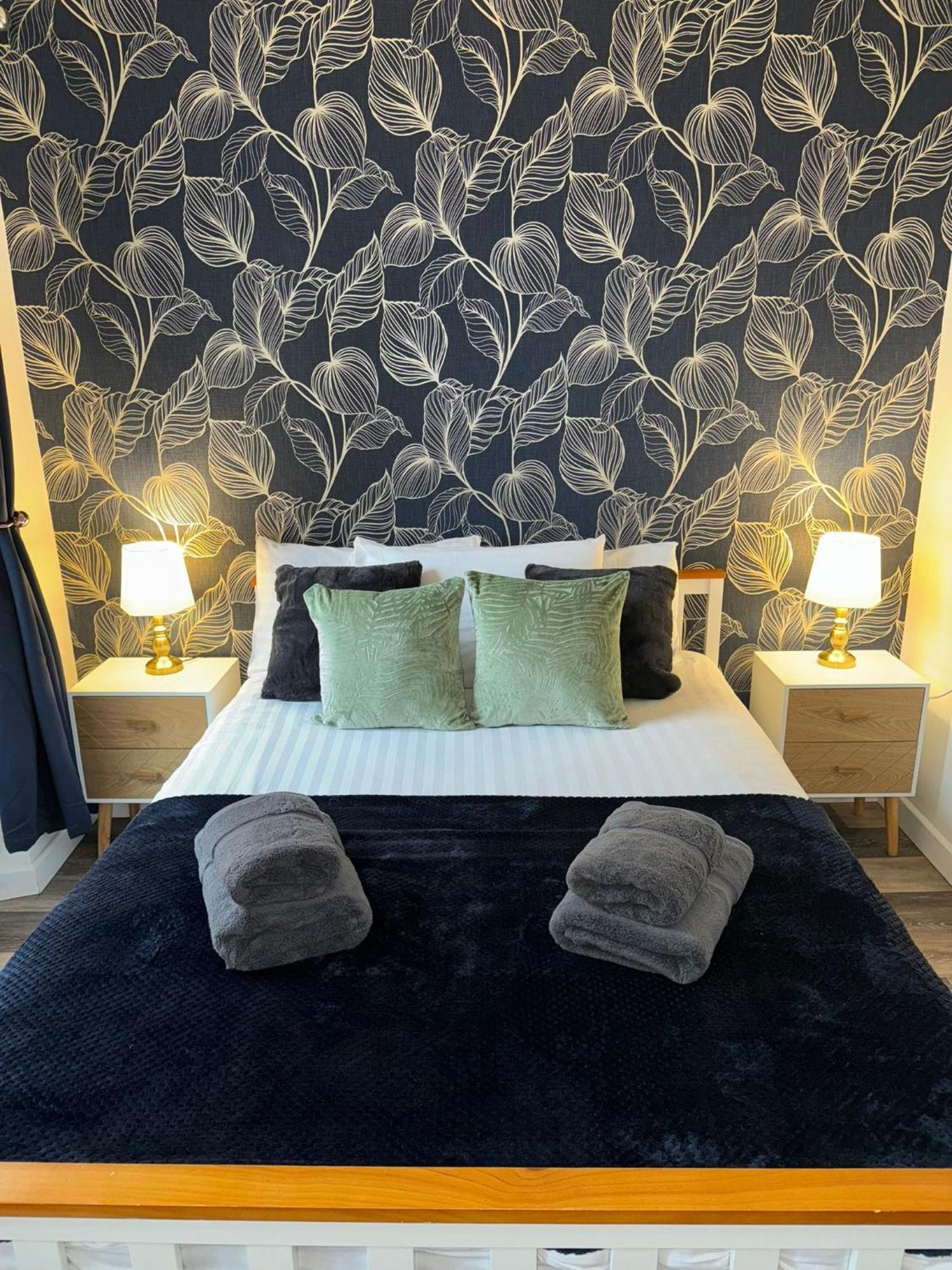 5b Queens Street, *