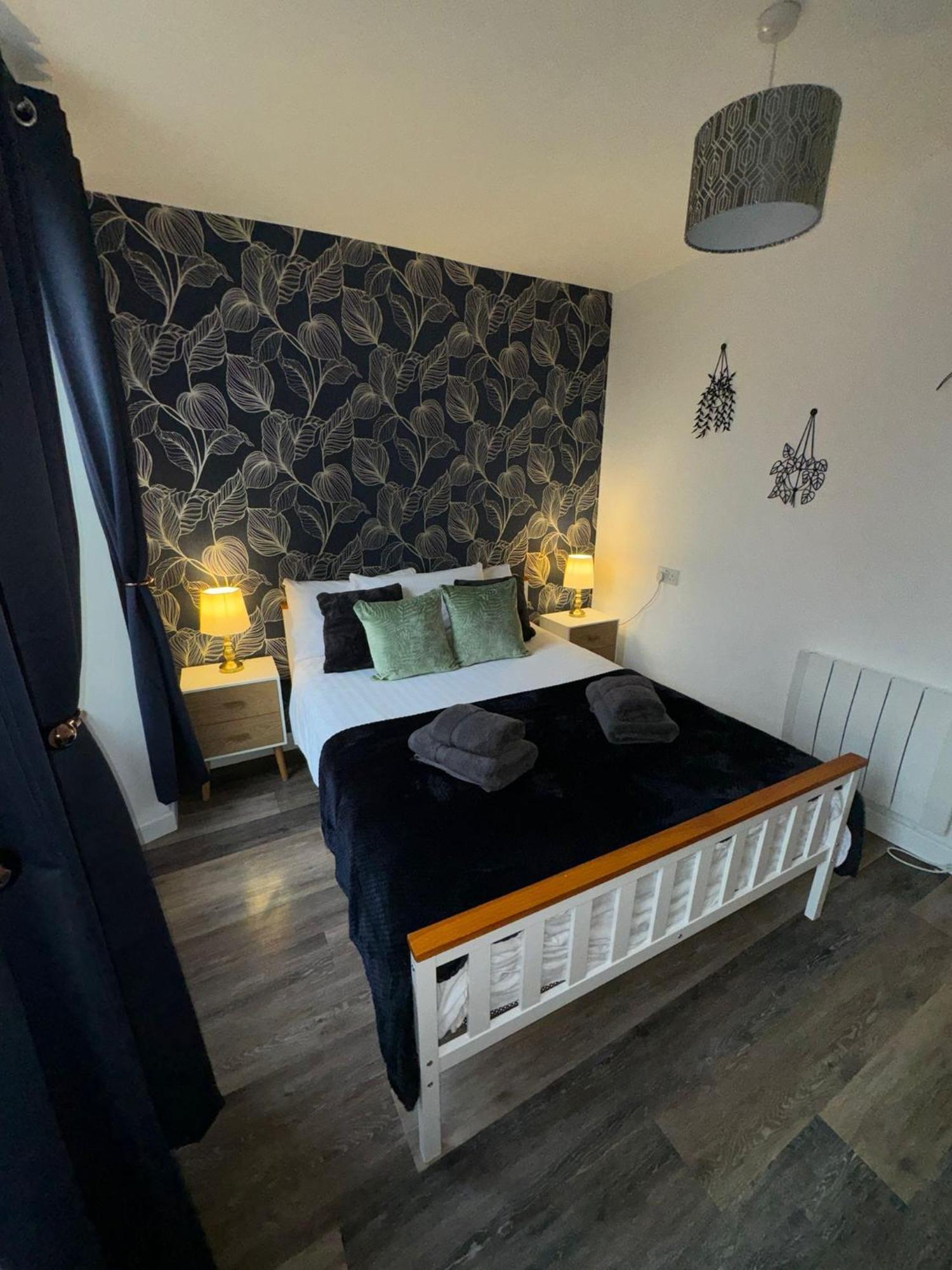 5b Queens Street, *