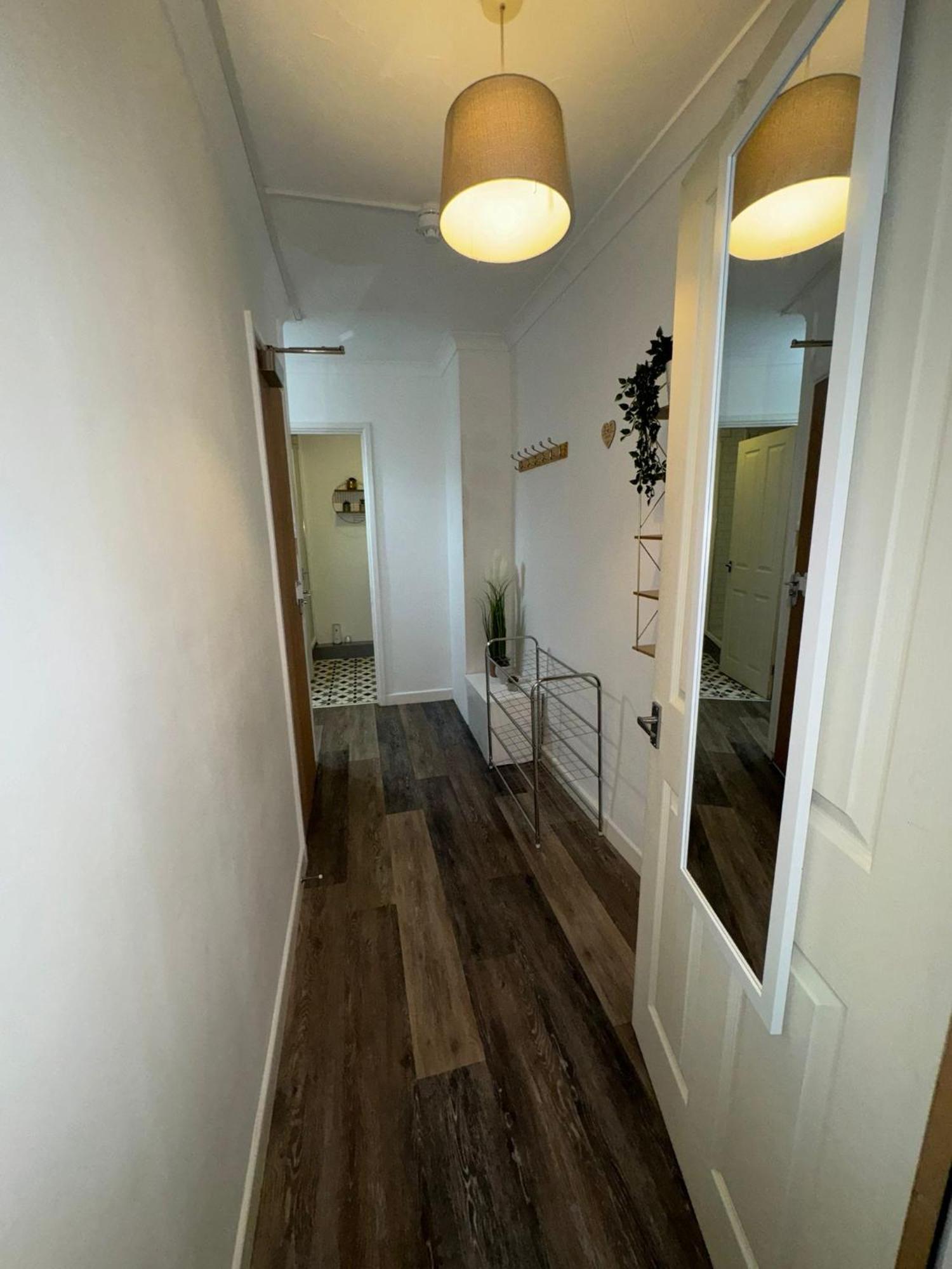 Apartment 5b Queens Street, *